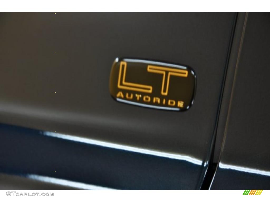 2005 Chevrolet Suburban 1500 LT 4x4 Marks and Logos Photo #40192175