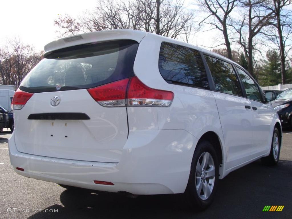 2011 Sienna V6 - Super White / Bisque photo #4