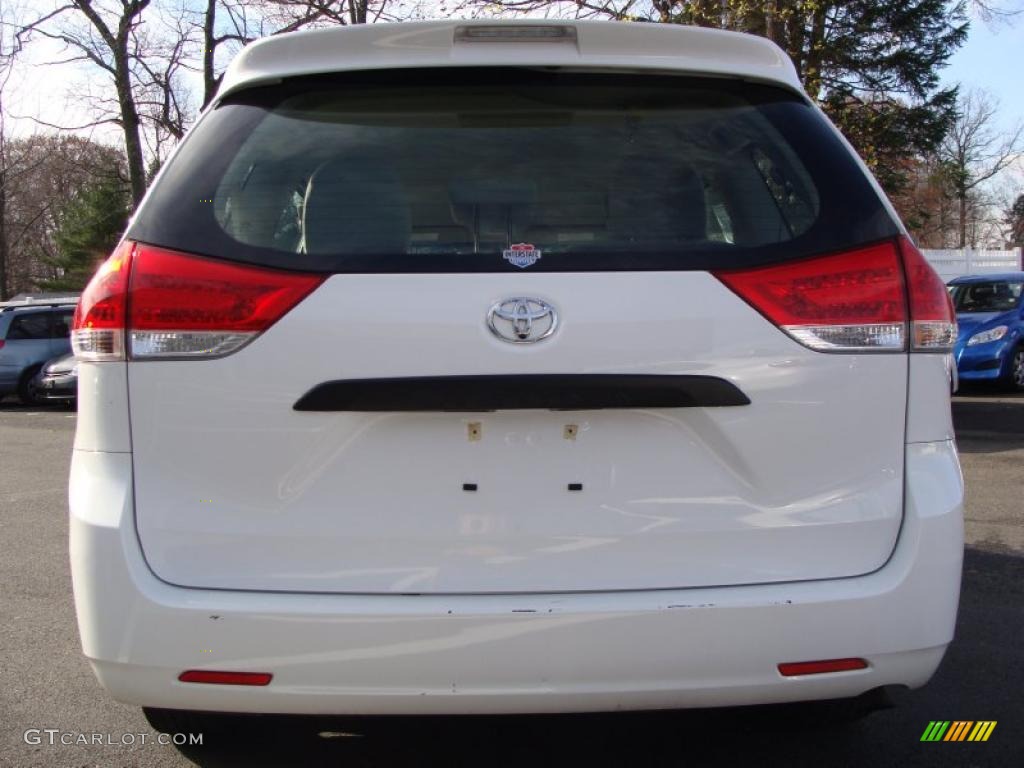 2011 Sienna V6 - Super White / Bisque photo #5