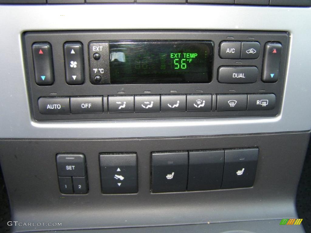 2006 Mercury Mountaineer Luxury AWD Controls Photo #40197308