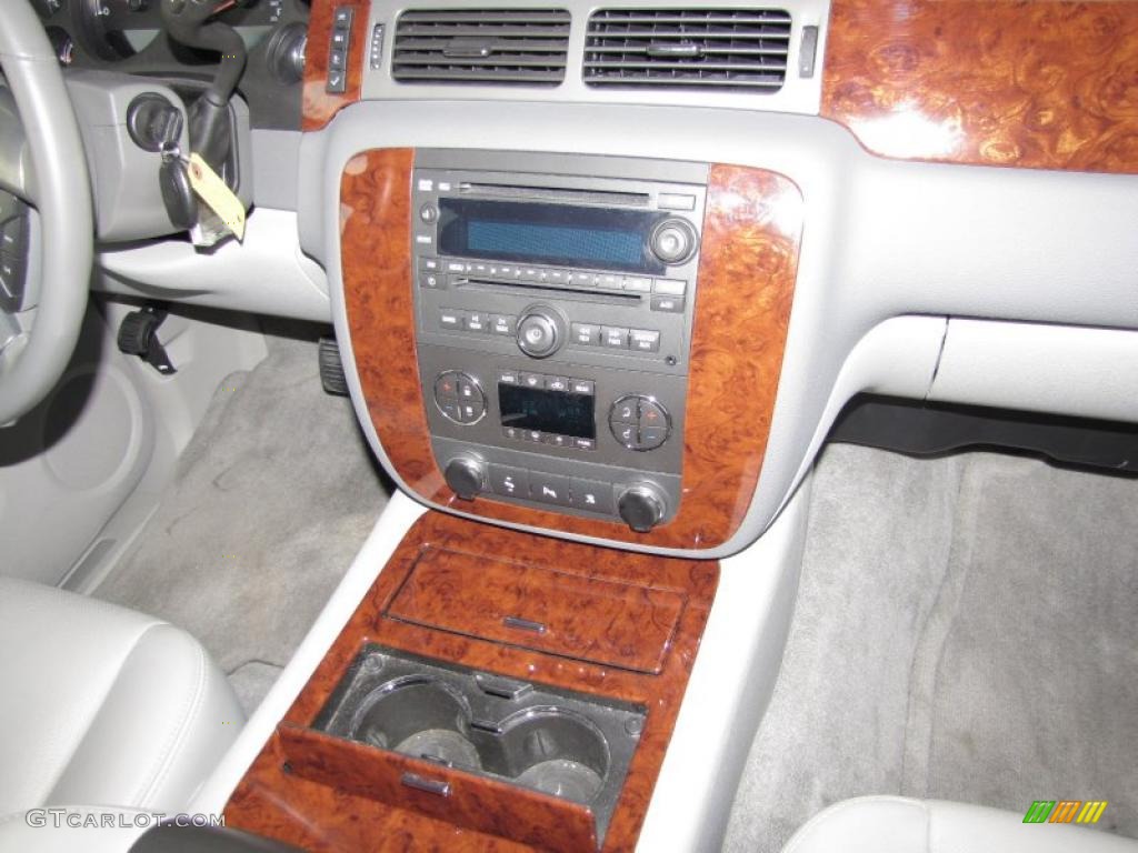 2009 Chevrolet Suburban LTZ Controls Photo #40199404