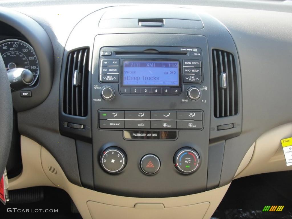 2011 Hyundai Elantra Touring GLS Controls Photo #40199500