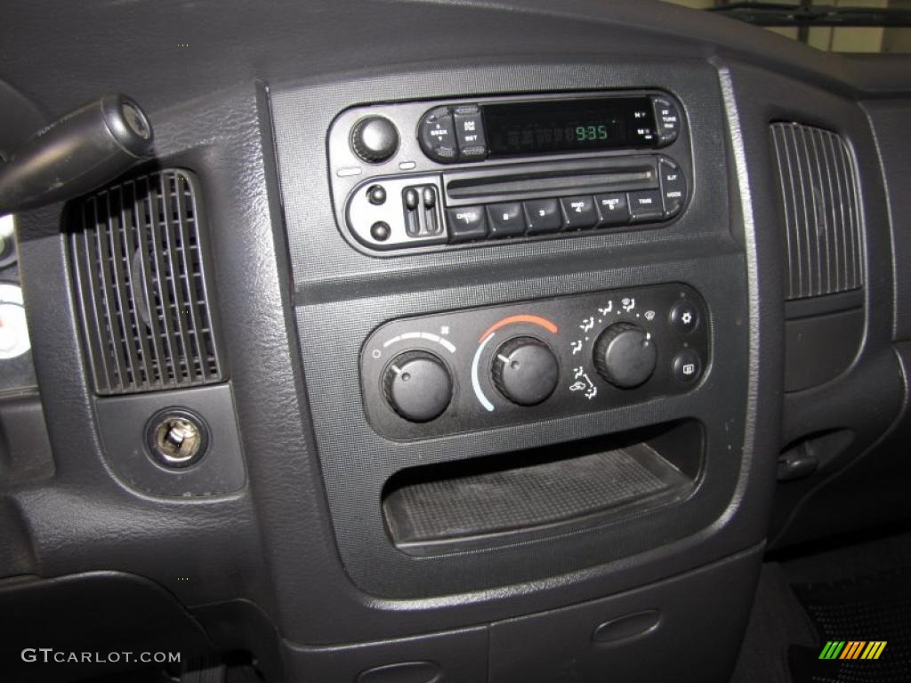 2004 Ram 1500 SLT Quad Cab - Bright White / Dark Slate Gray photo #15