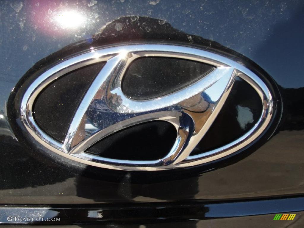 2011 Hyundai Accent GS 3 Door Marks and Logos Photo #40200400