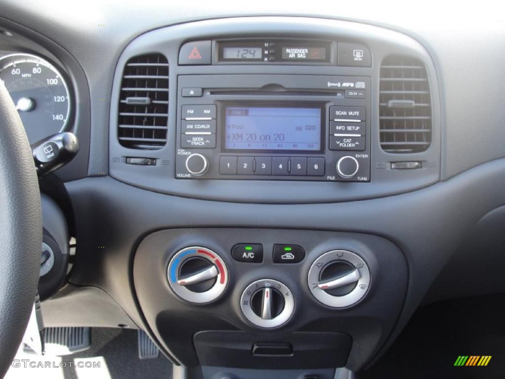 2011 Hyundai Accent GS 3 Door Controls Photo #40200536