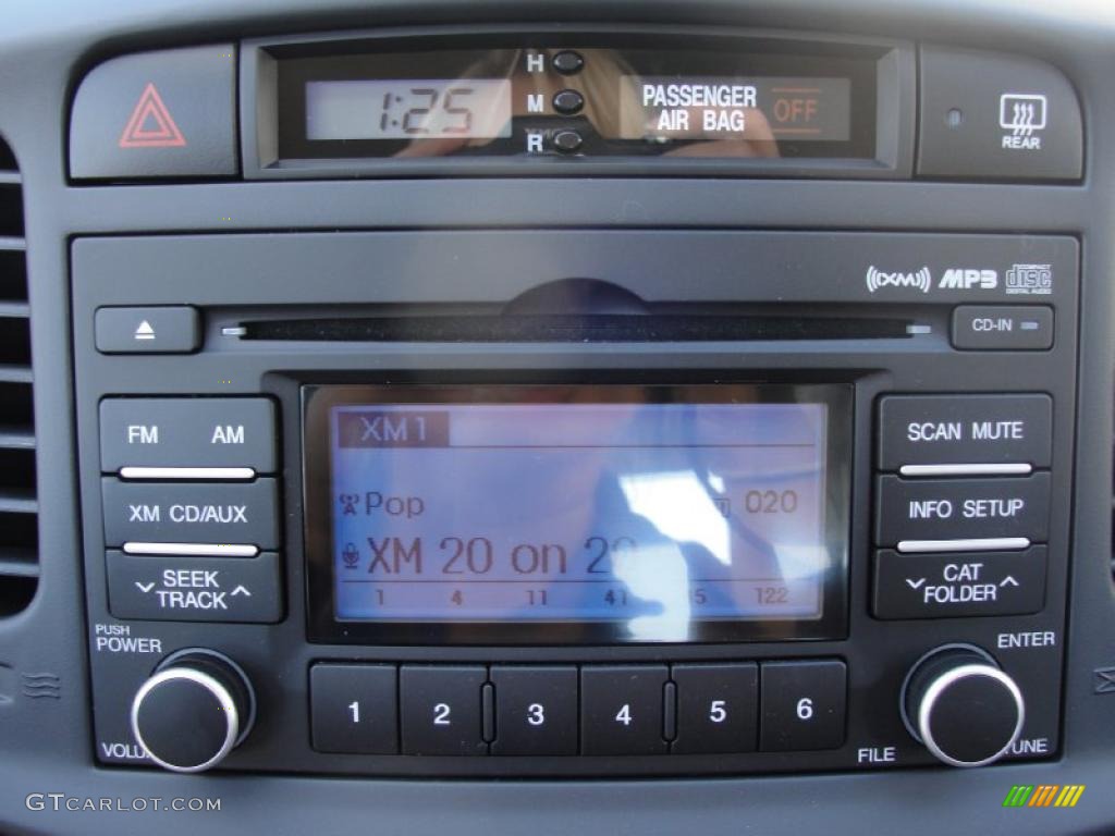 2011 Hyundai Accent GS 3 Door Controls Photo #40200556
