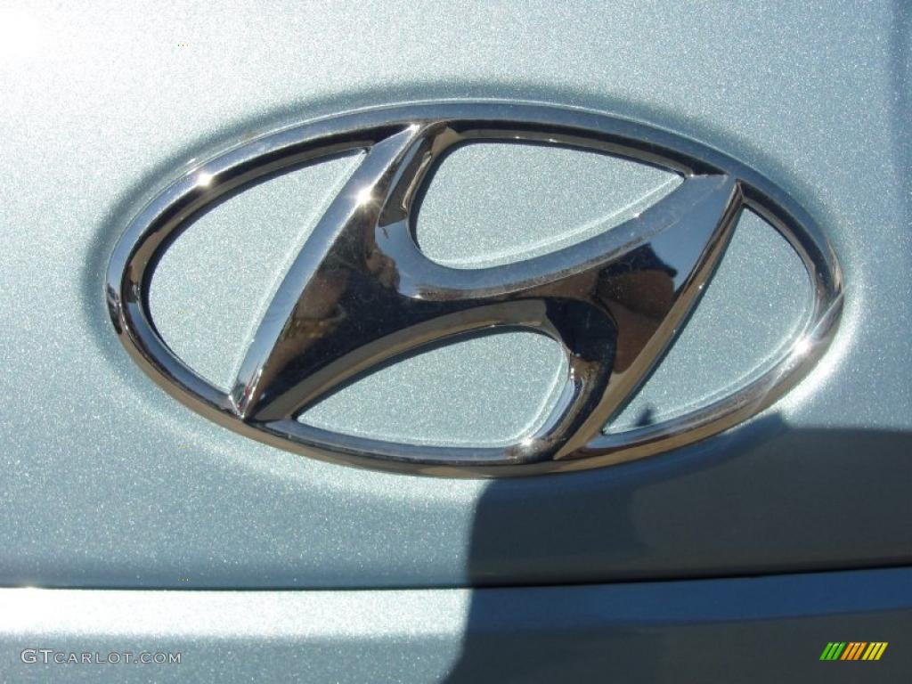 2011 Hyundai Accent GS 3 Door Marks and Logos Photo #40200880