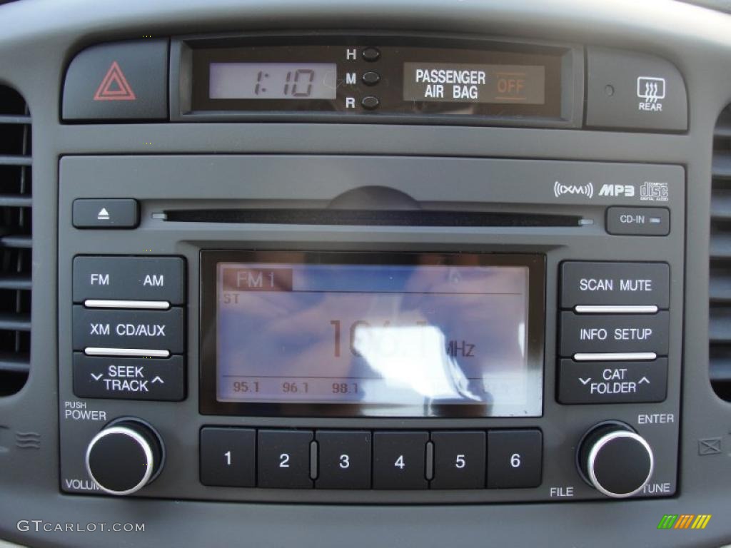 2011 Hyundai Accent GLS 4 Door Controls Photo #40202476