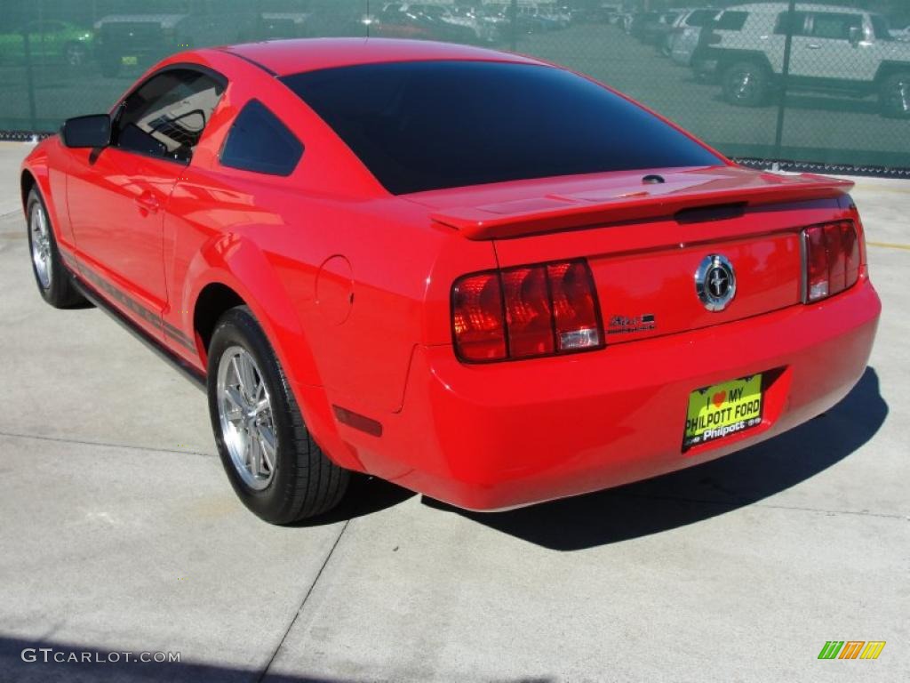 2007 Mustang V6 Deluxe Coupe - Torch Red / Light Graphite photo #5