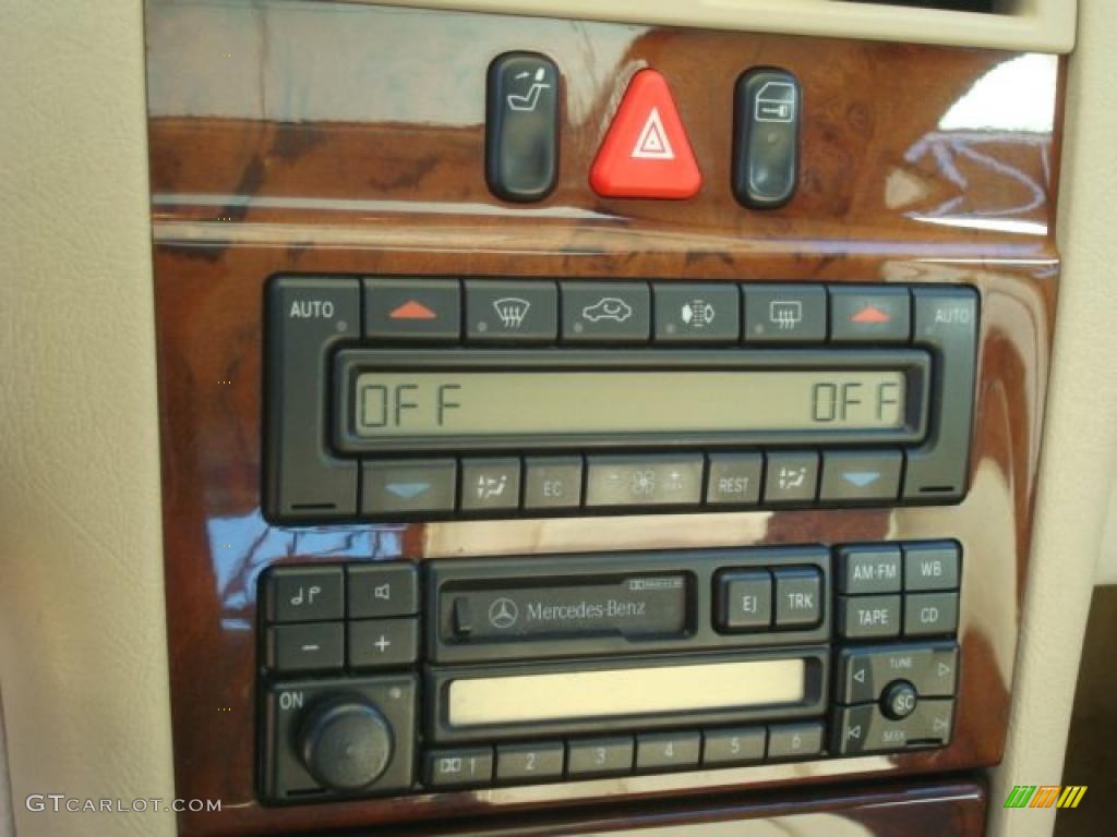 1998 Mercedes-Benz E 320 Sedan Controls Photo #40204888