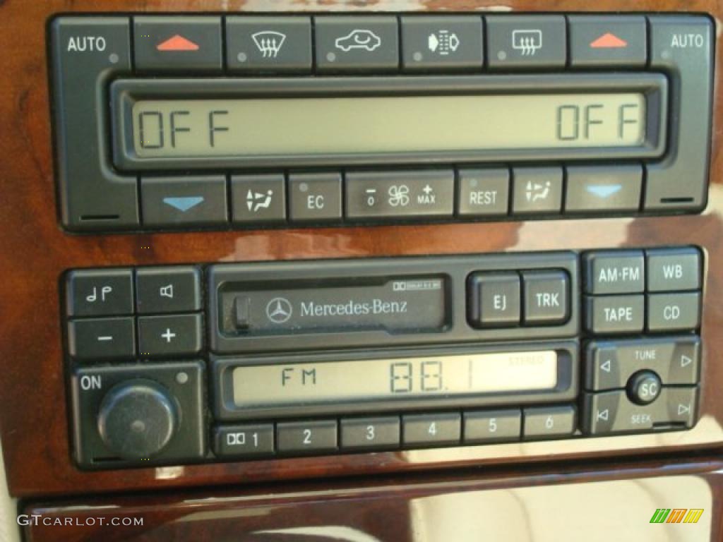 1998 Mercedes-Benz E 320 Sedan Controls Photo #40204916