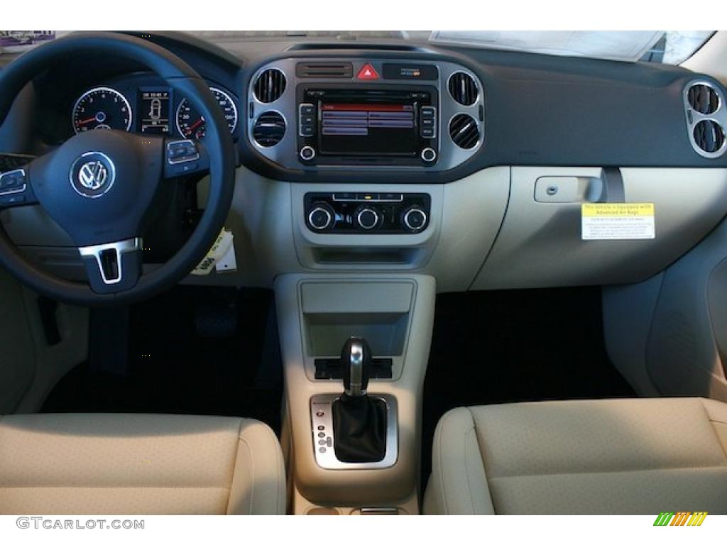 2011 Volkswagen Tiguan SE 4Motion Sandstone Dashboard Photo #40208120
