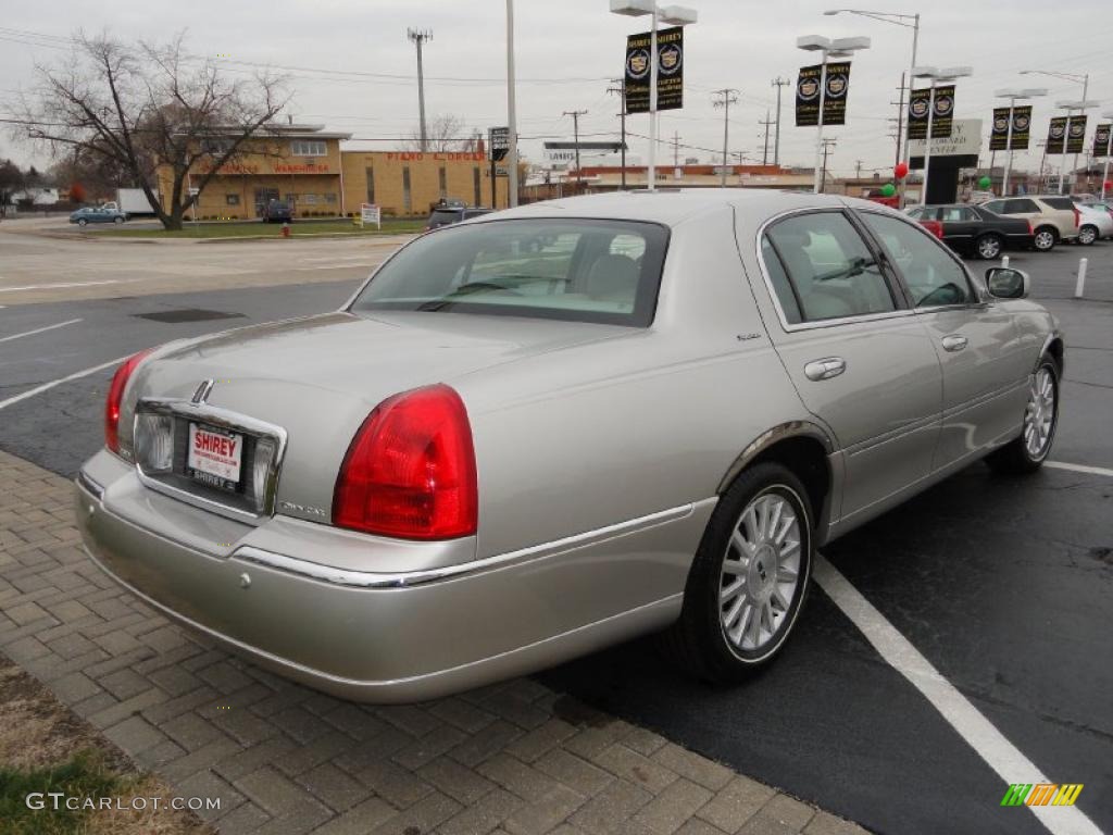 Silver Birch Metallic 2004 Lincoln Town Car Signature Exterior Photo #40208569