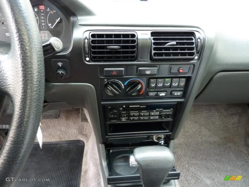 1993 Honda Accord EX Sedan Controls Photo #40208704