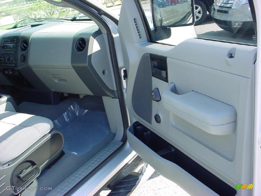 2006 F150 STX SuperCab - Silver Metallic / Medium/Dark Flint photo #17