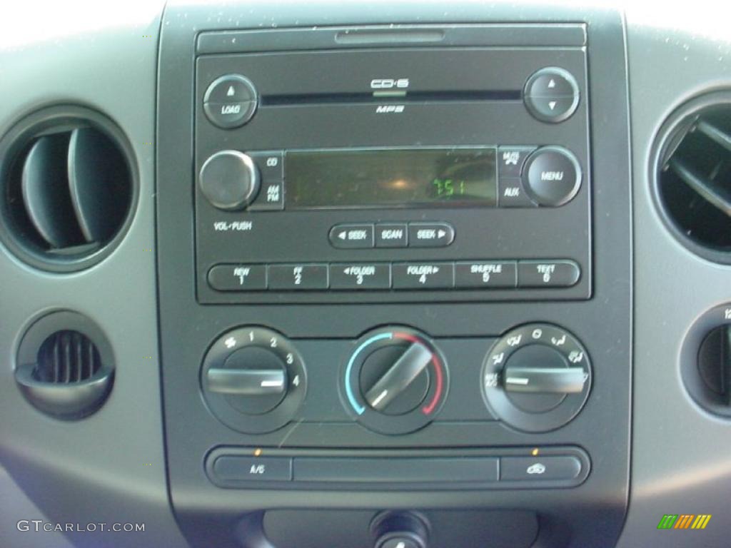 2006 Ford F150 STX SuperCab Controls Photo #40210861