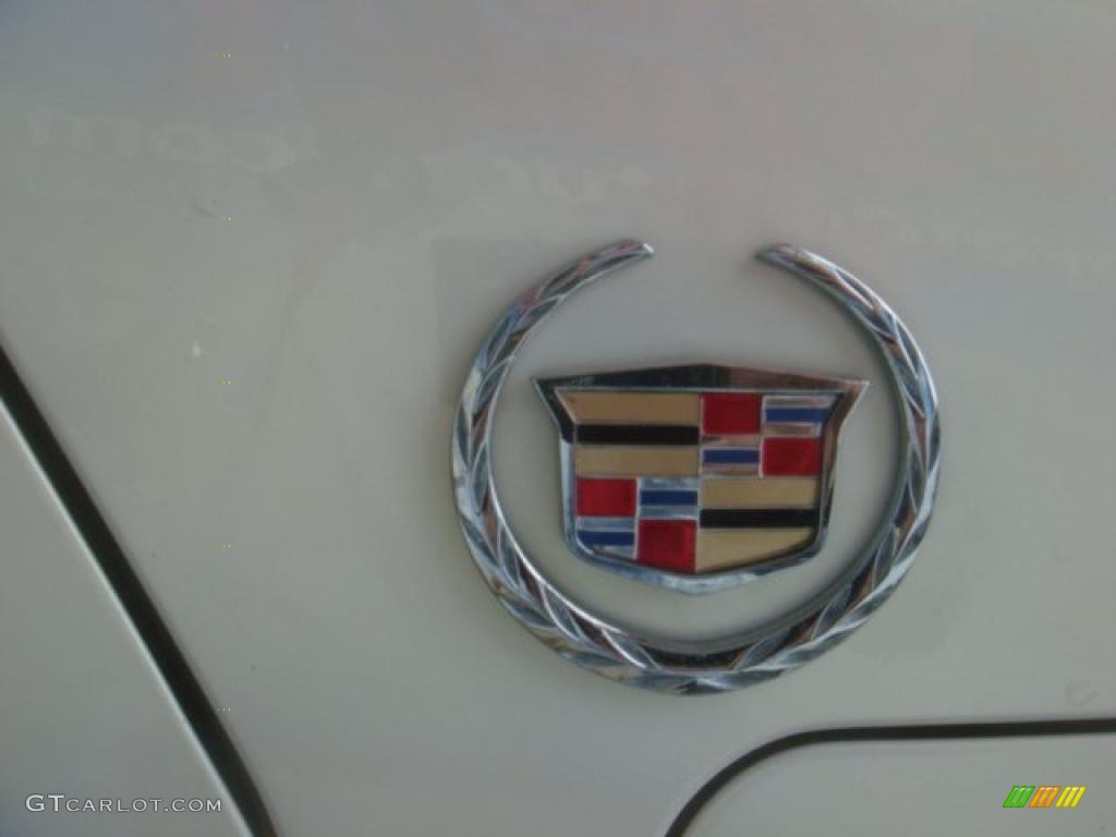 2004 Cadillac DeVille DTS marks and logos Photo #40213021