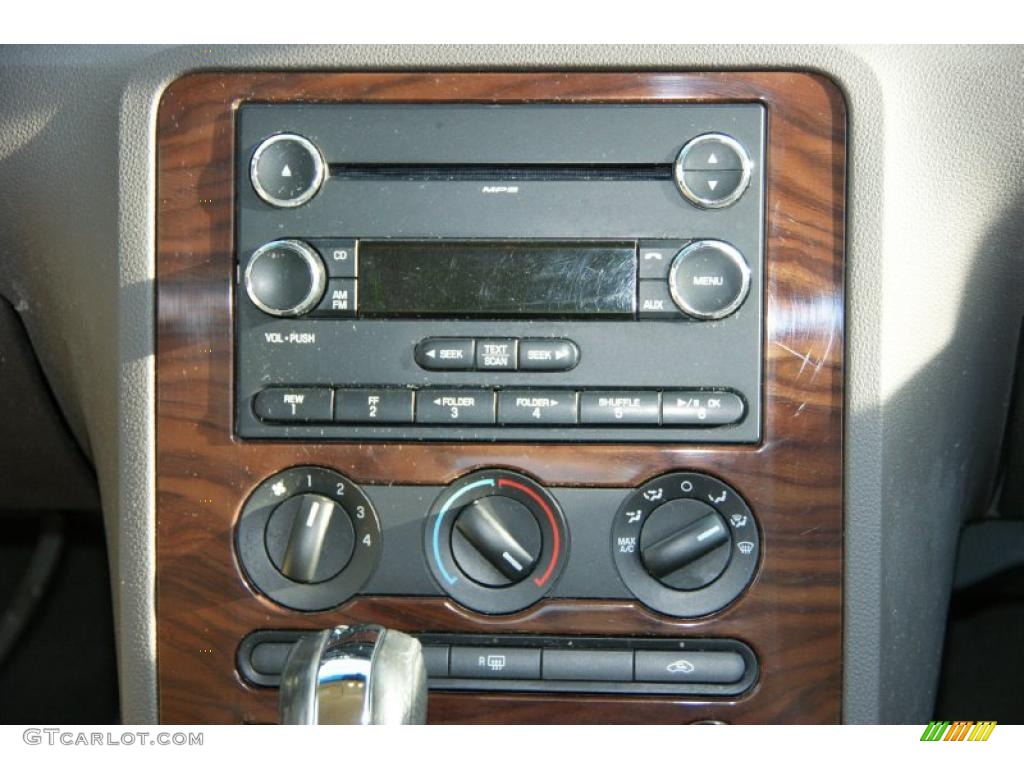 2008 Ford Taurus SEL AWD Controls Photo #40215609
