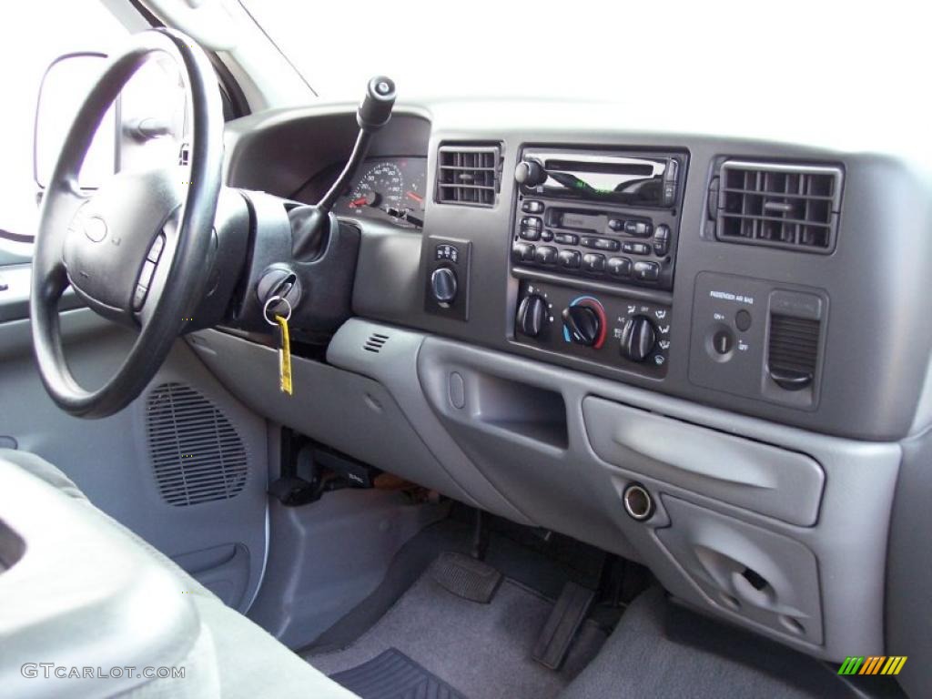 2003 Ford F350 Super Duty XLT SuperCab 4x4 Medium Flint Dashboard Photo #40217332