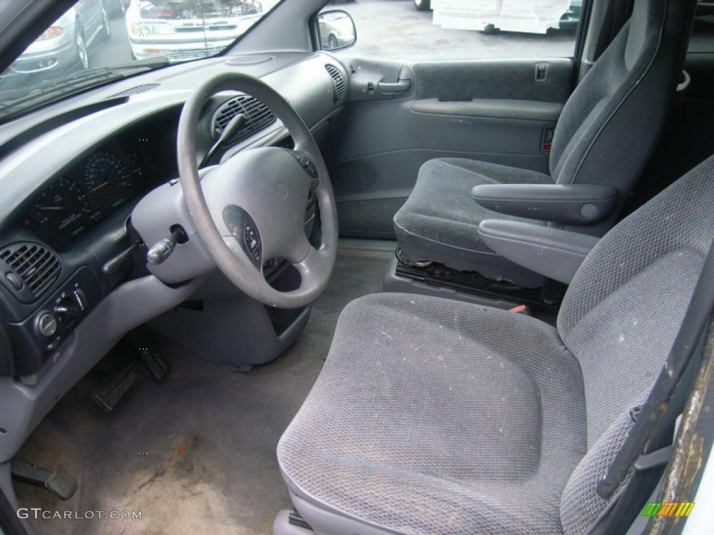 1996 Grand Caravan SE - White / Gray photo #6