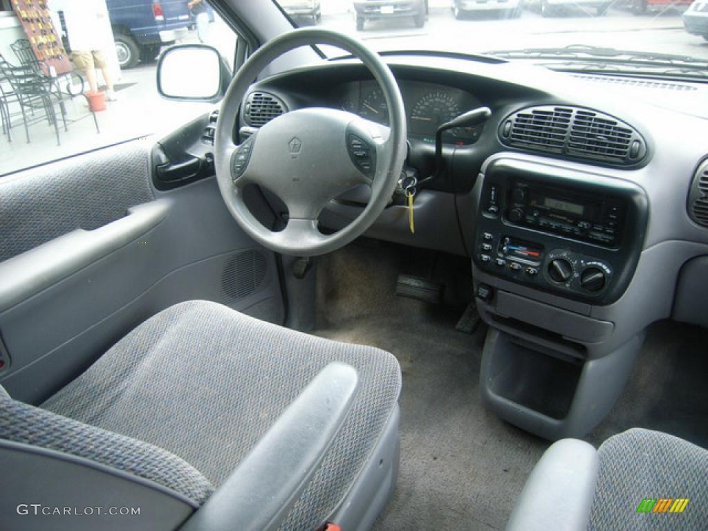 1996 Grand Caravan SE - White / Gray photo #8