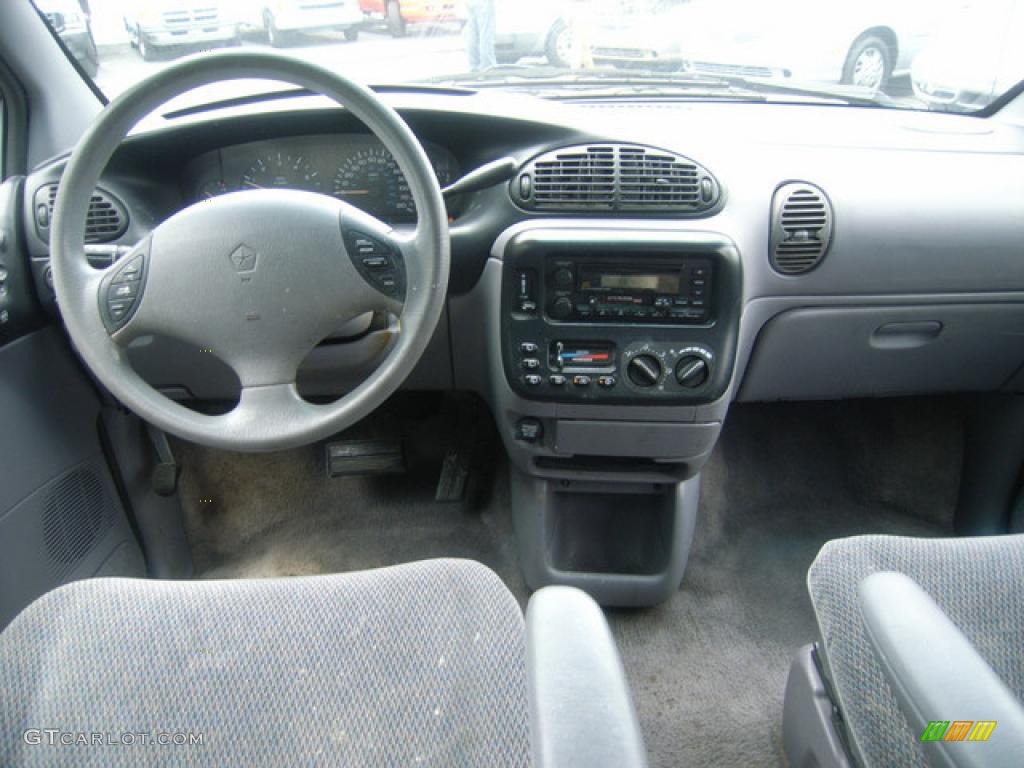 1996 Grand Caravan SE - White / Gray photo #9