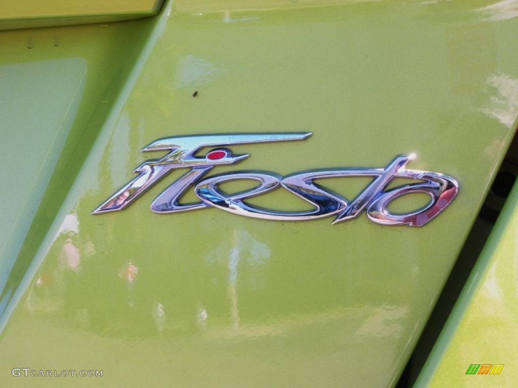 2011 Fiesta SE Hatchback - Lime Squeeze Metallic / Light Stone/Charcoal Black Cloth photo #4