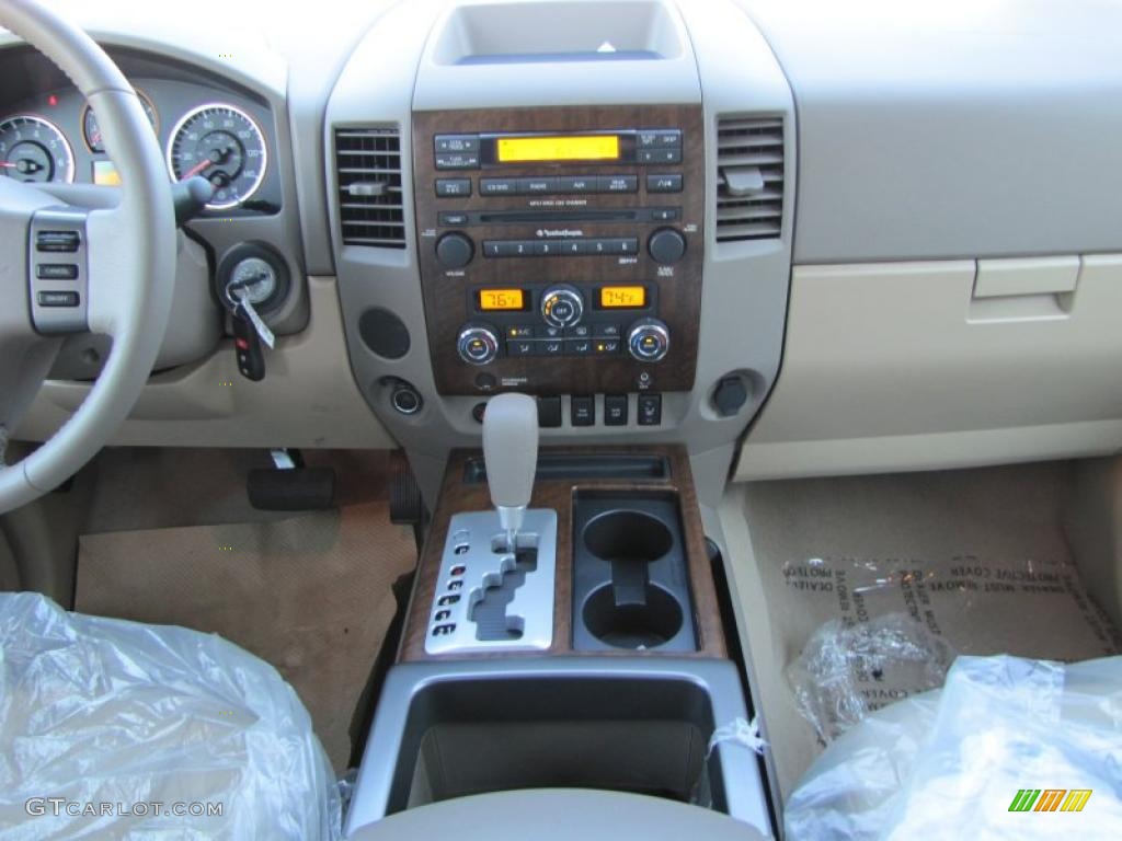 2011 Nissan Titan SL Crew Cab Dashboard Photos