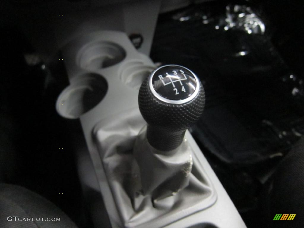 2000 Volkswagen New Beetle GLS TDI Coupe Transmission Photos