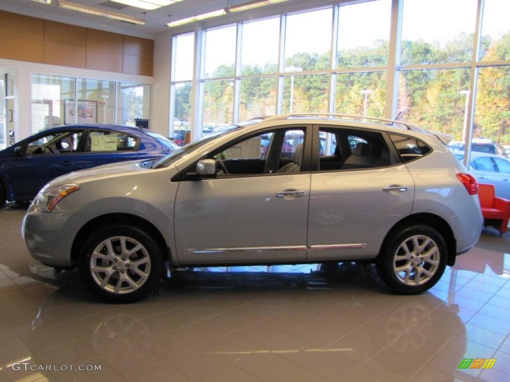 2011 Rogue SL - Silver Ice Metallic / Gray photo #3