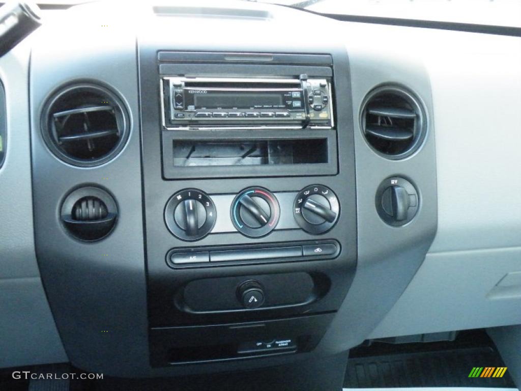 2004 Ford F150 XL Regular Cab Controls Photos