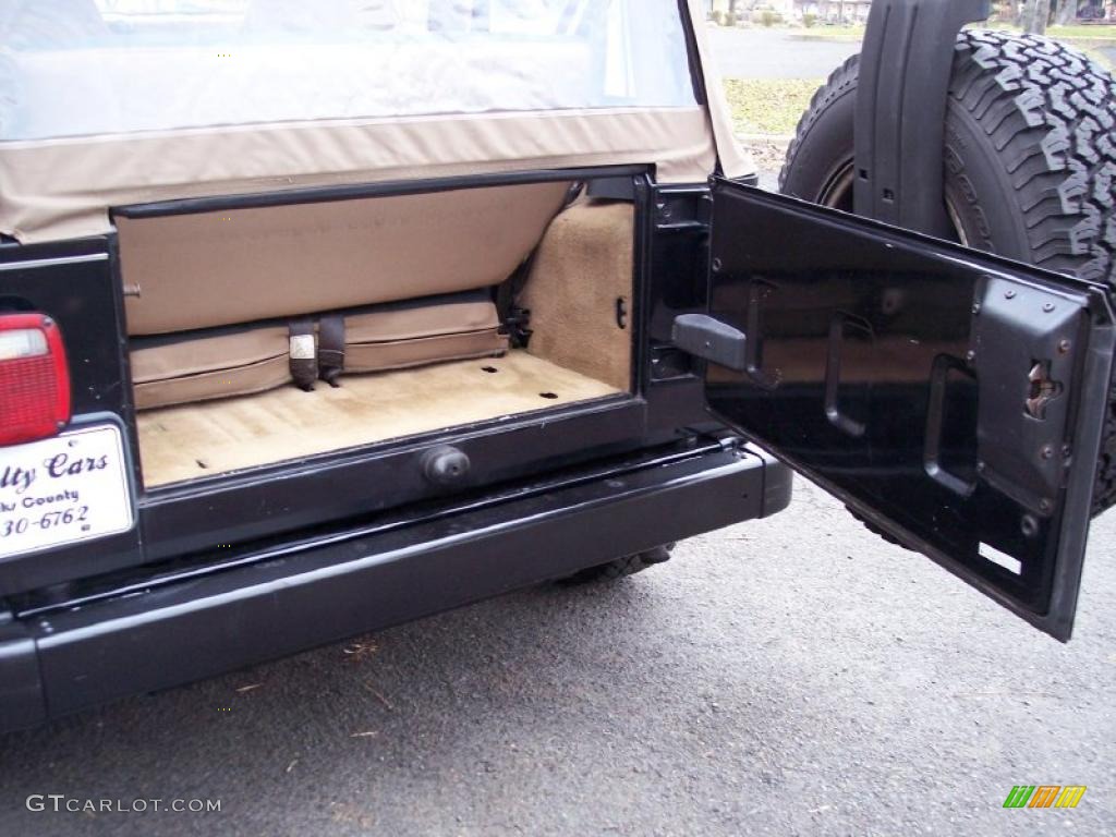 1998 Jeep Wrangler Sahara 4x4 Trunk Photo #40229538