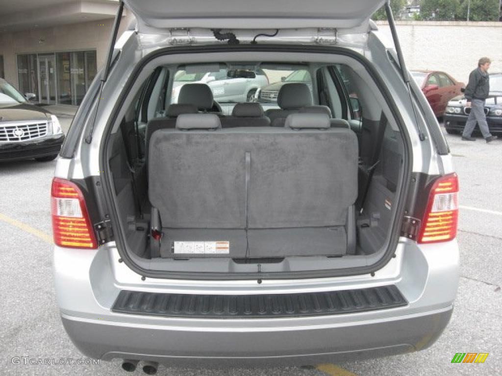 2005 Ford Freestyle SE Trunk Photos