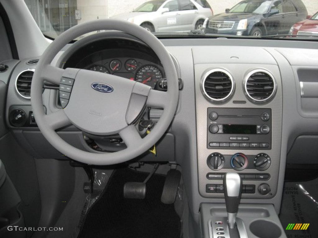 2005 Ford Freestyle SE Shale Dashboard Photo #40237934