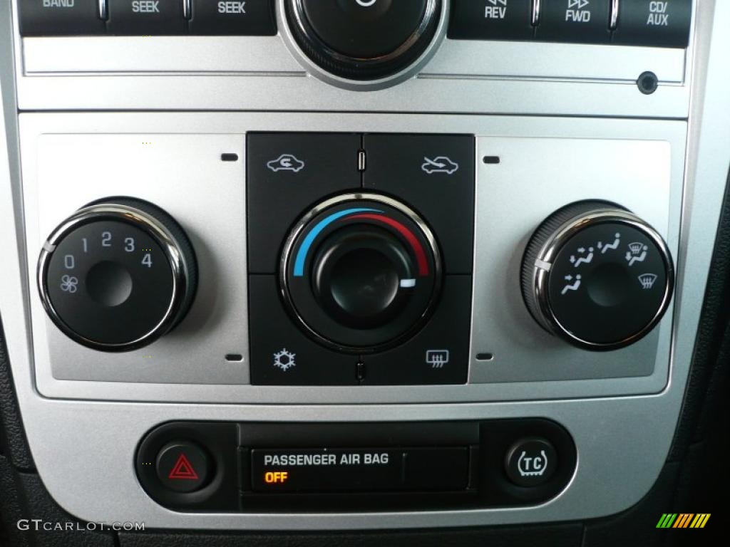 2011 Chevrolet Malibu LT Controls Photo #40238586