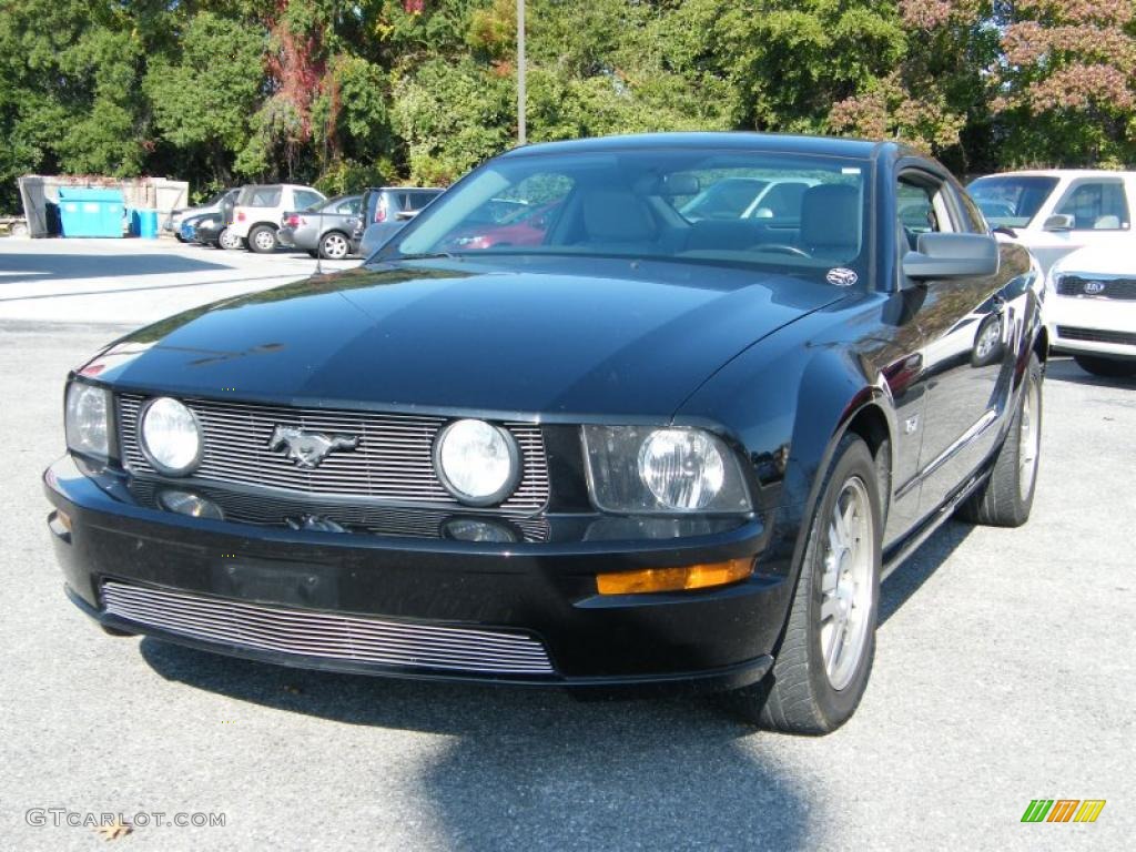 2005 Mustang GT Premium Coupe - Black / Light Graphite photo #1