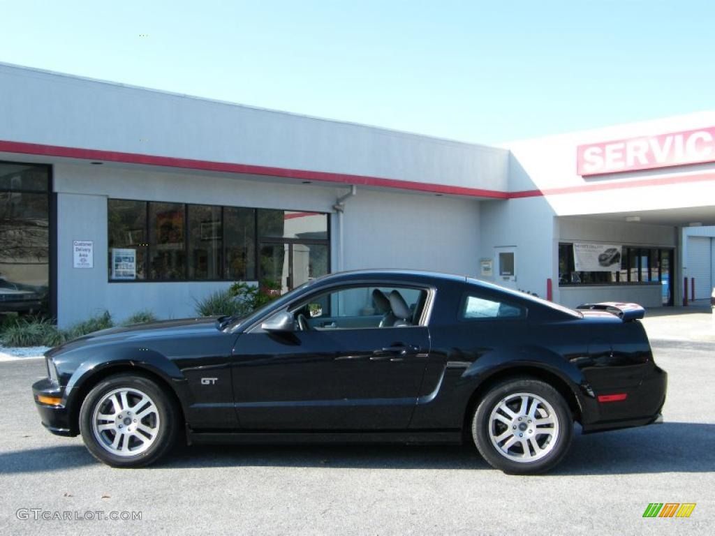 2005 Mustang GT Premium Coupe - Black / Light Graphite photo #2