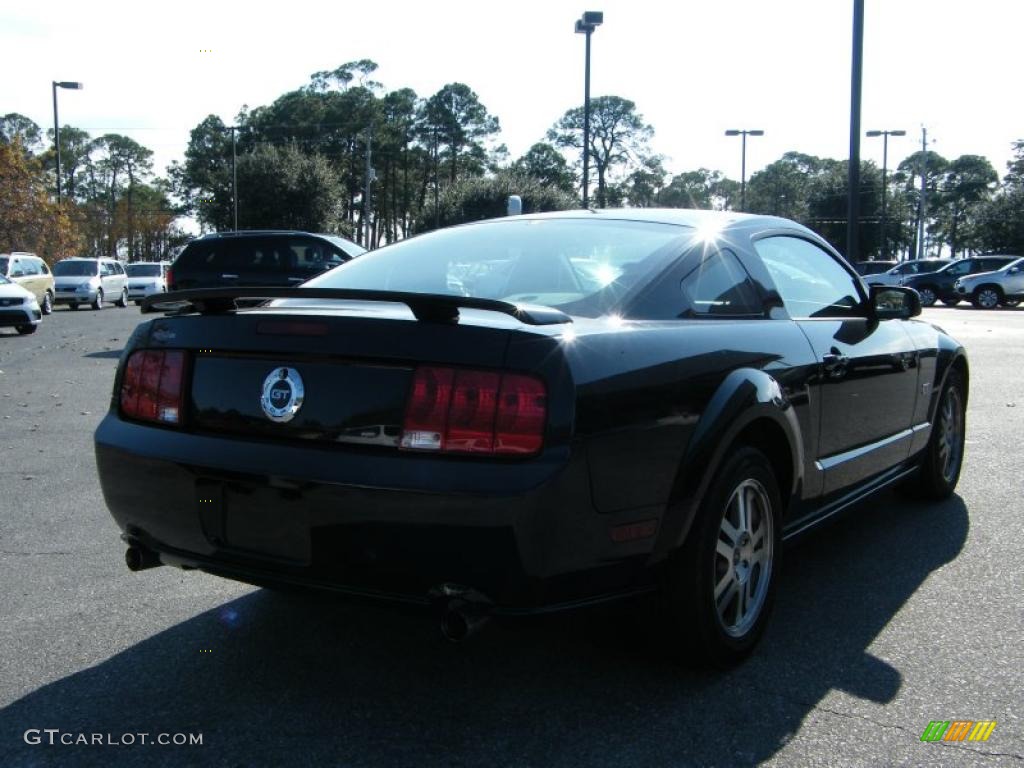2005 Mustang GT Premium Coupe - Black / Light Graphite photo #5