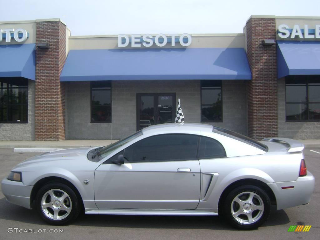 2004 Mustang V6 Coupe - Silver Metallic / Medium Graphite photo #1