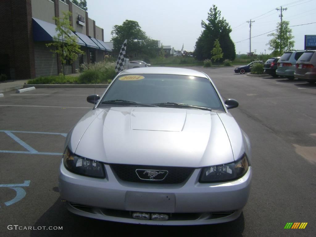 2004 Mustang V6 Coupe - Silver Metallic / Medium Graphite photo #3