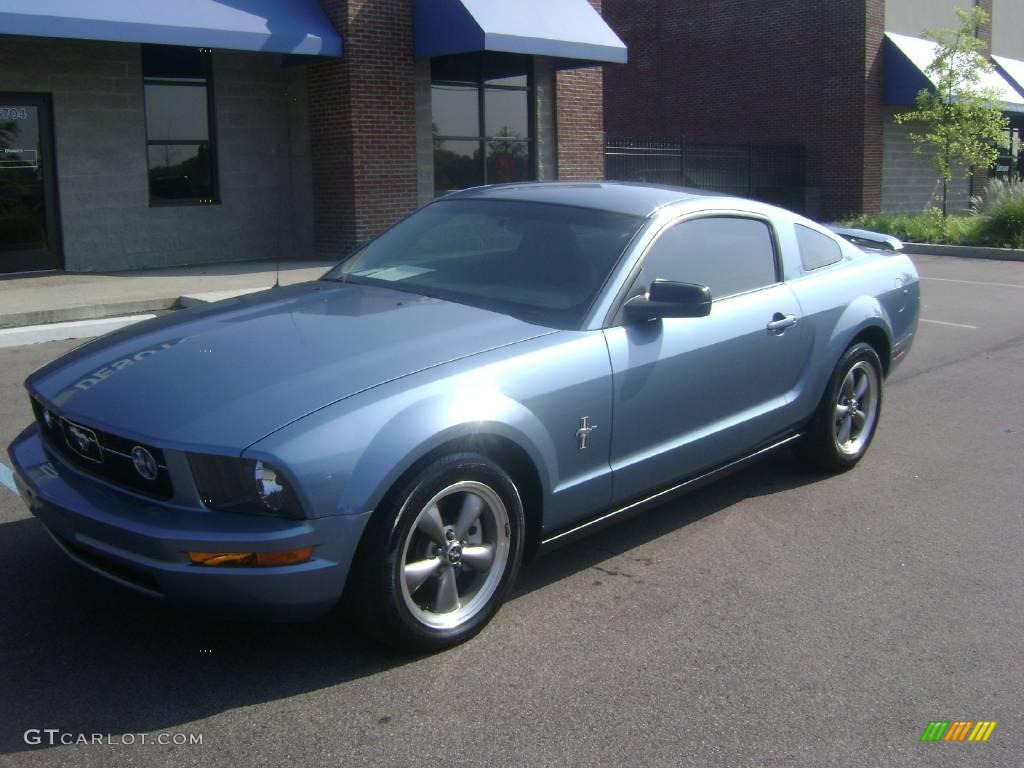 2006 Mustang V6 Premium Coupe - Windveil Blue Metallic / Light Graphite photo #2