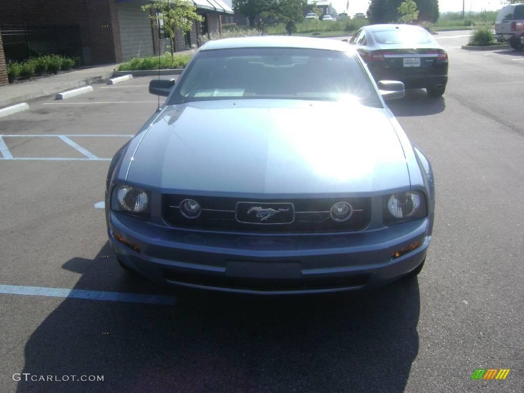2006 Mustang V6 Premium Coupe - Windveil Blue Metallic / Light Graphite photo #3