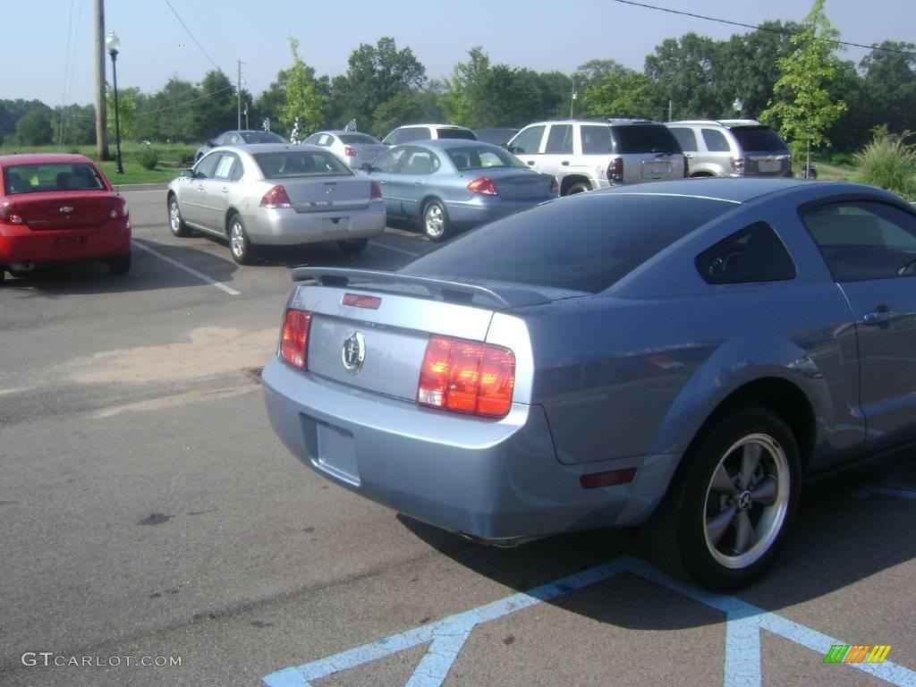 2006 Mustang V6 Premium Coupe - Windveil Blue Metallic / Light Graphite photo #5