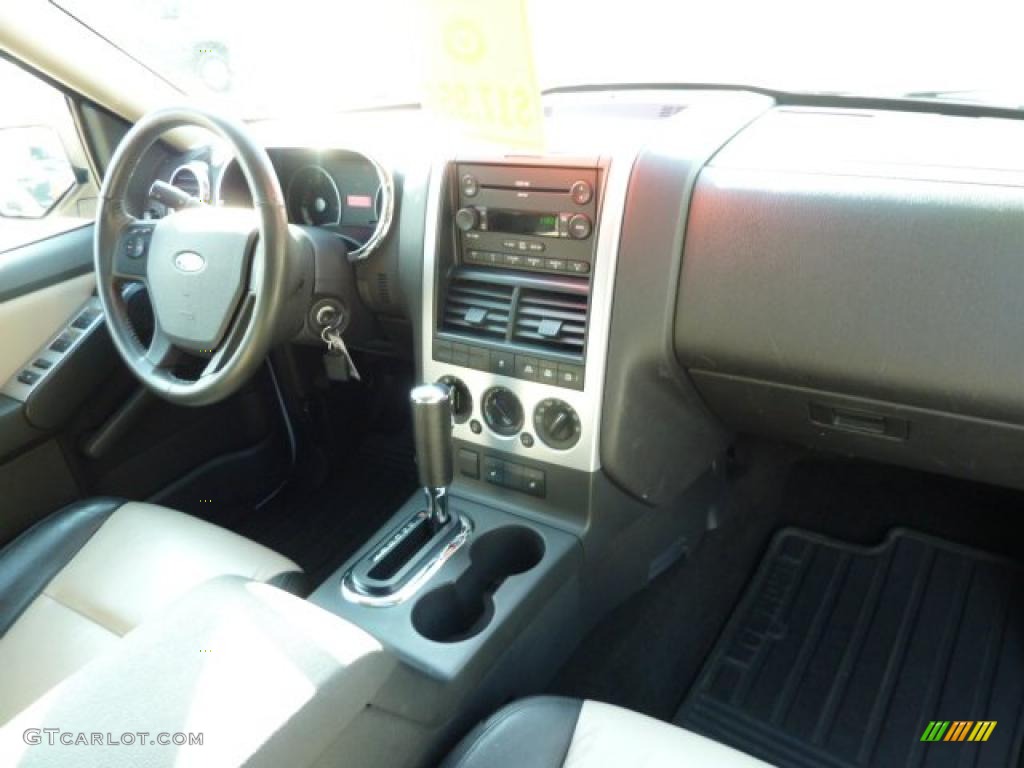 2007 Ford Explorer XLT Ironman Edition 4x4 Black/Stone Dashboard Photo #40246302