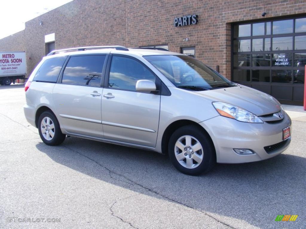 2007 Sienna XLE - Silver Shadow Pearl / Stone photo #1