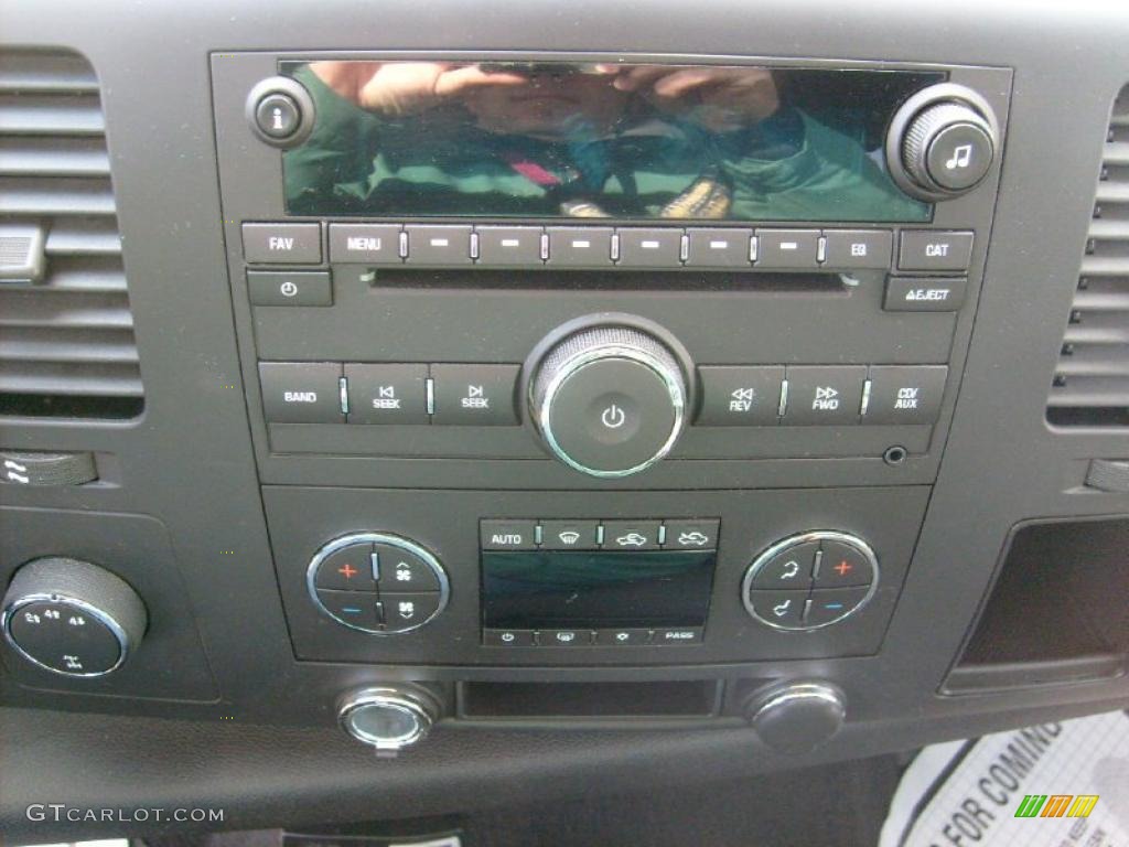 2007 Chevrolet Silverado 2500HD LT Extended Cab 4x4 Controls Photo #40255994
