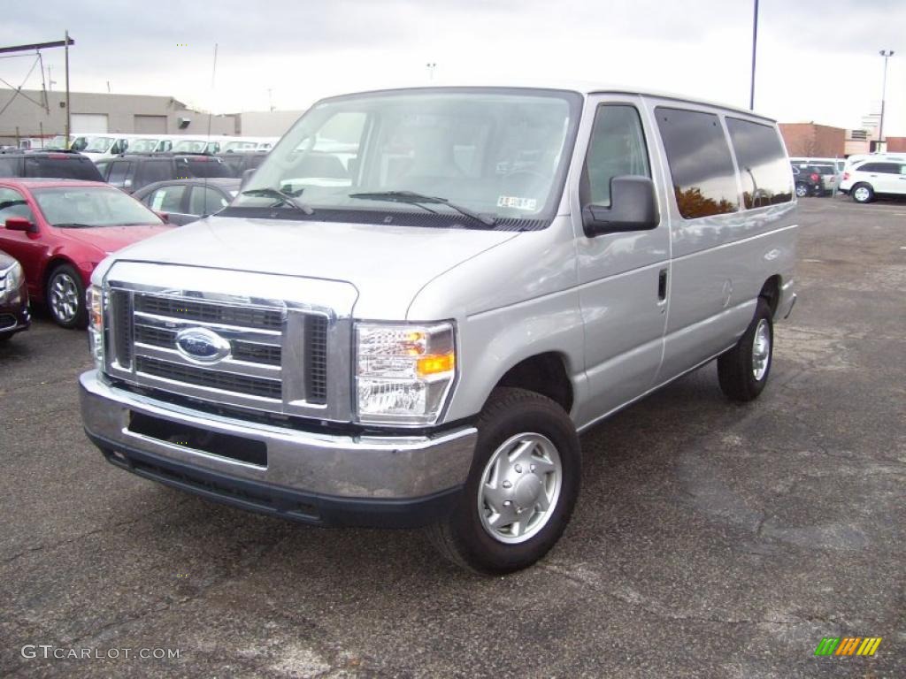 Ingot Silver Metallic 2010 Ford E Series Van E350 XLT Passenger Exterior Photo #40257038