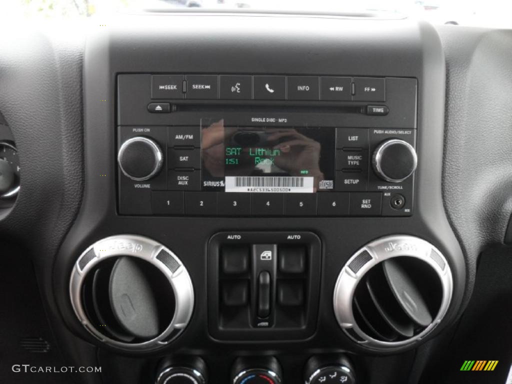 2011 Jeep Wrangler Unlimited Rubicon 4x4 Controls Photo #40257786