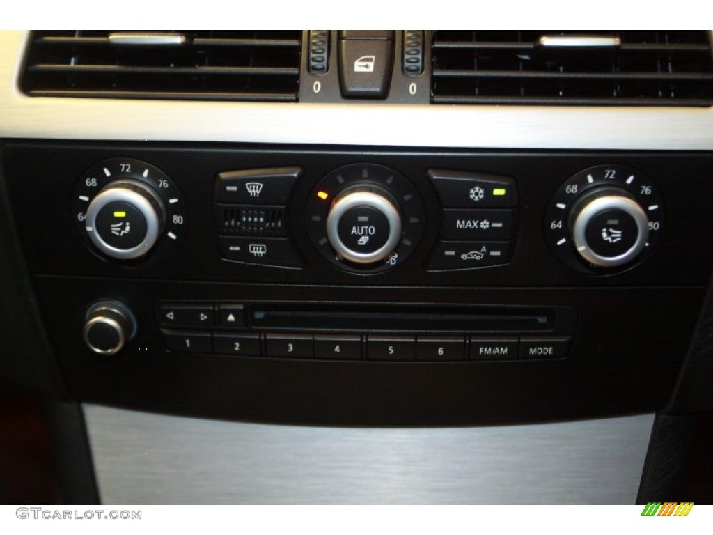 2010 BMW M5 Standard M5 Model Controls Photo #40271186