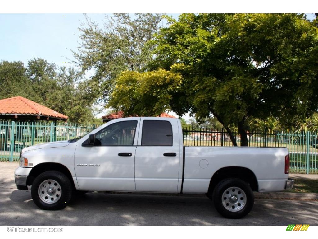 2004 Ram 1500 ST Quad Cab 4x4 - Bright White / Dark Slate Gray photo #3